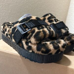 UGG Fluffita Panthers Brown size 6 brand new. Never been worn.